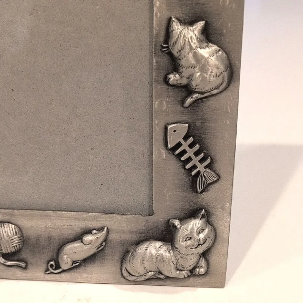 Pewter Tone Cat and Mouse Picture Photo Frame